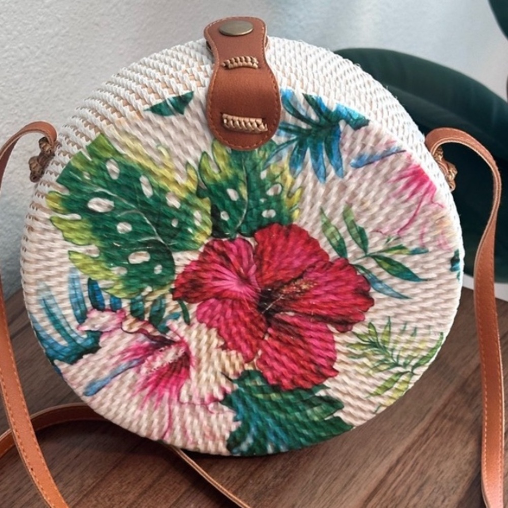 NWOT - Tropical Round Floral Straw Crossbody Bag with Pink Hibiscus Print